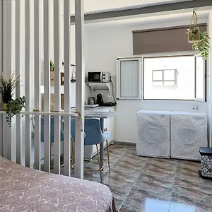  Hébergement de vacances Privadas Cerca De La Playa Y Aeropuerto En Casa Compartida Con Otros Huespedes